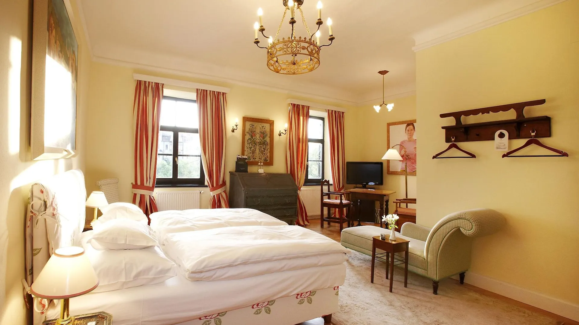 Schlossberghotel - Das Kunsthotel Graz 5*,