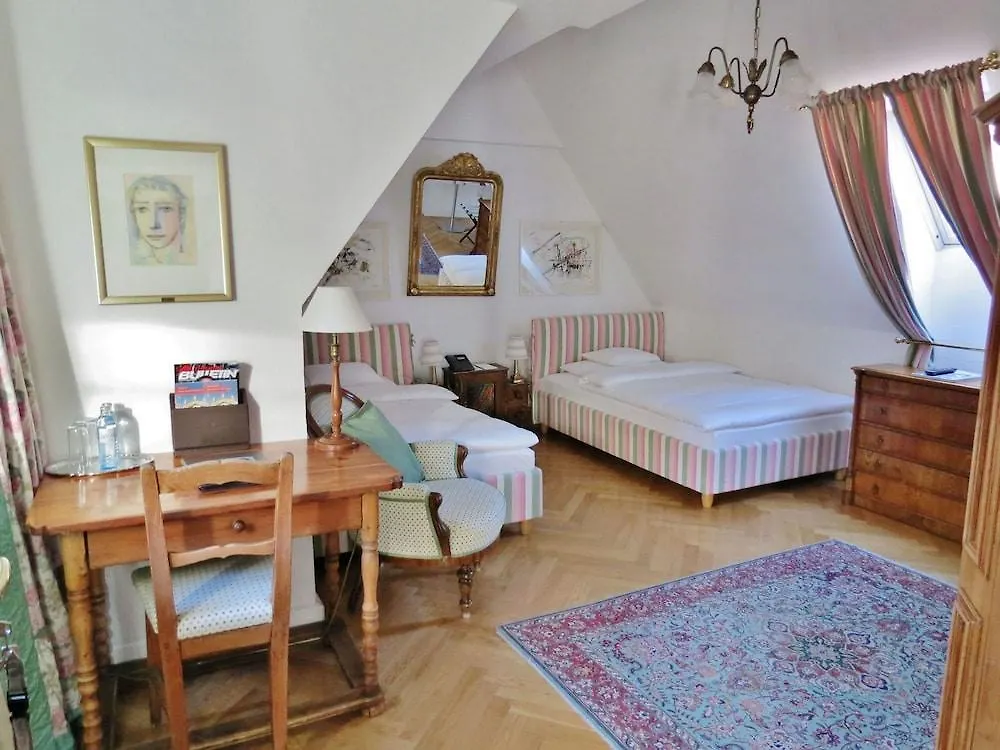 Schlossberghotel - Das Kunsthotel Graz 5*,