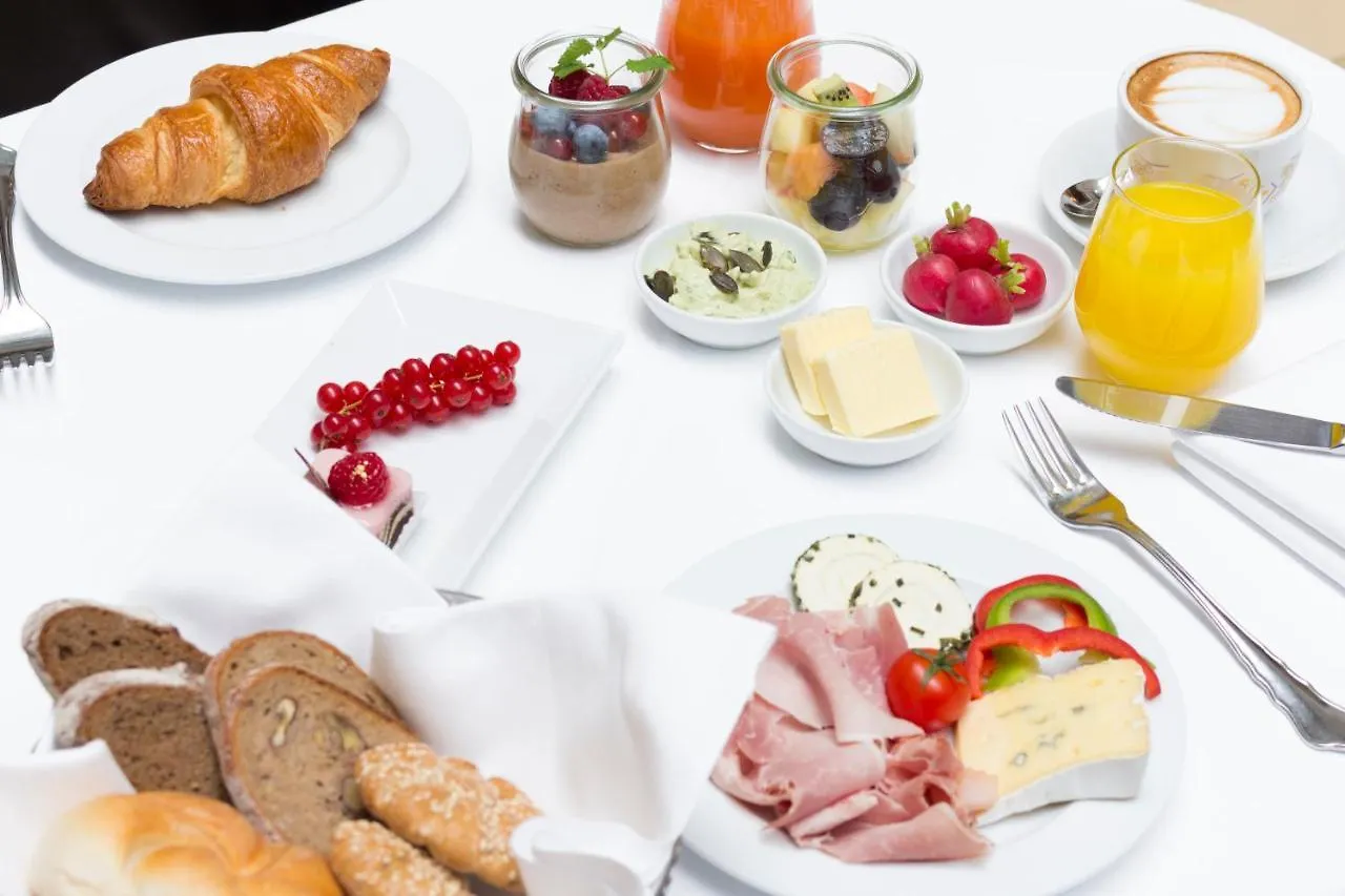 Schlossberghotel - Das Kunsthotel Graz 5*,